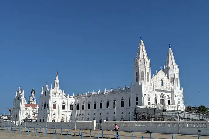 Famous_Basilica_of_Our_Lady_of_Good_Health_in_Velankanni_1 (1)